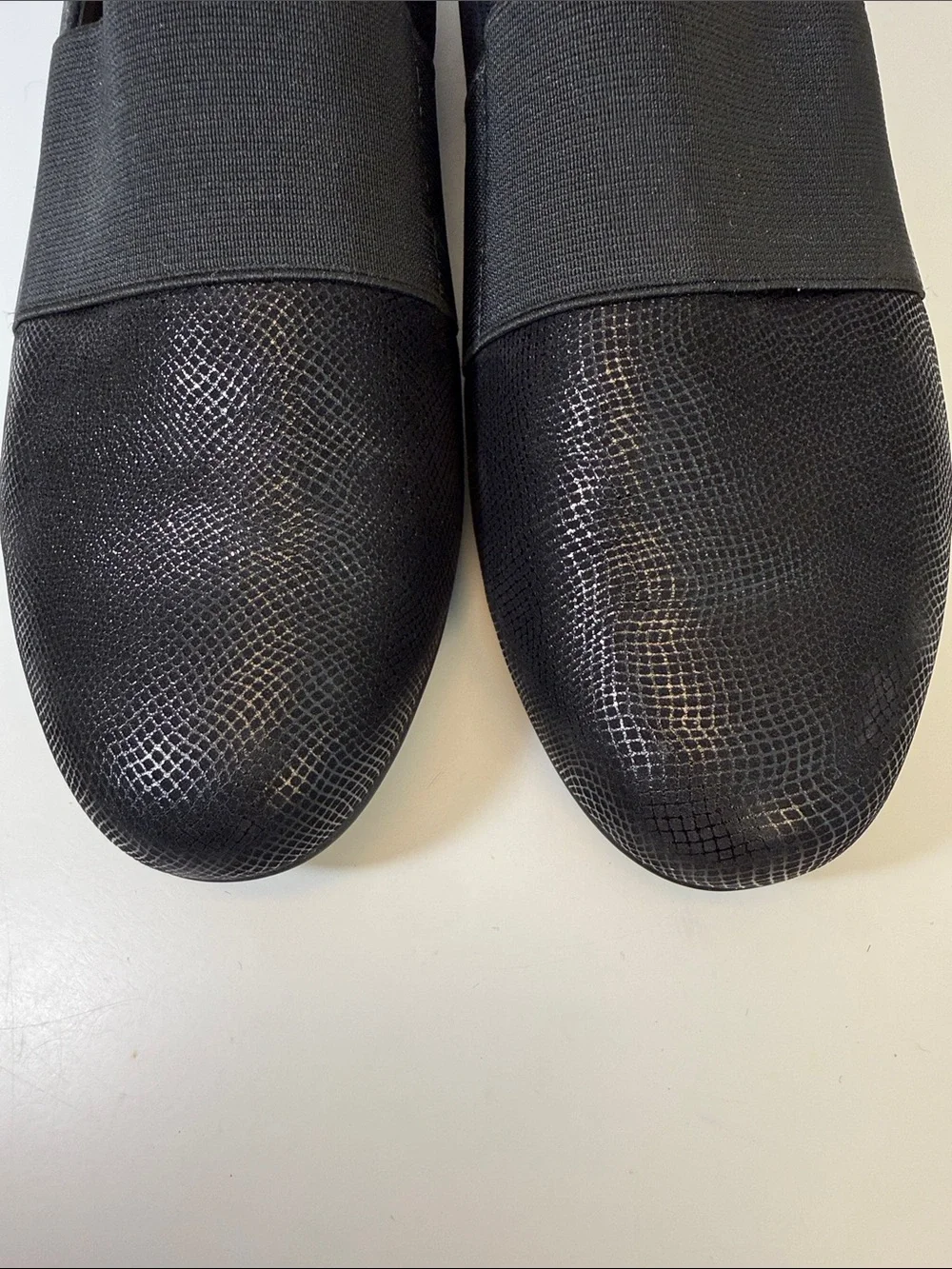 Clarks Women’s Un Blush Lo Black Slip-On Loafers - Size 9